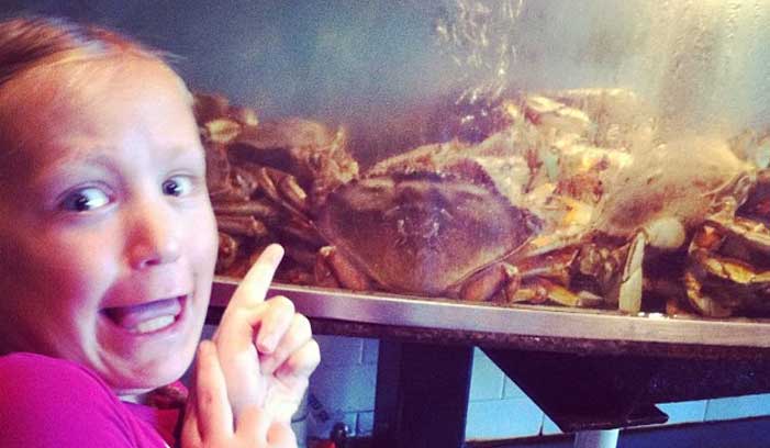 Getting rid of lice - girl pointing at crabs