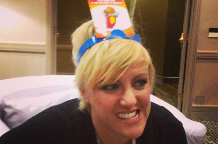 shannon playing a game at blissdom